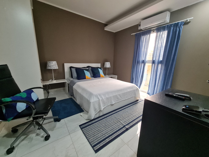 Room 2, Guest House Sleeps 14 With Terrace, Maianga