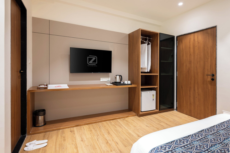 Bathroom 5, The Zuree Hotel, Gandhinagar