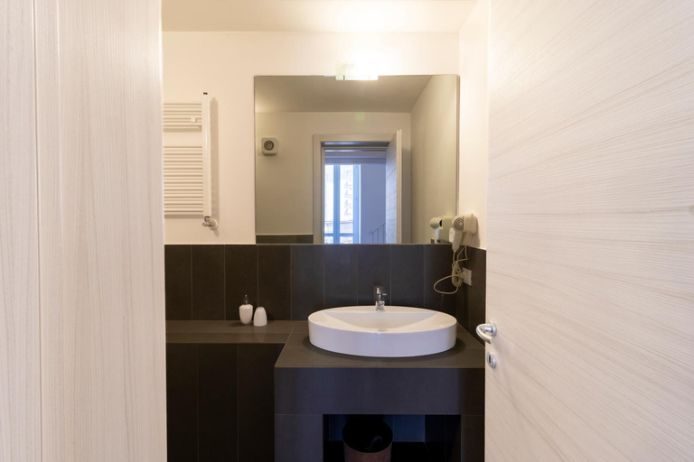 Bathroom 4, Palazzo Cavour, Lecce