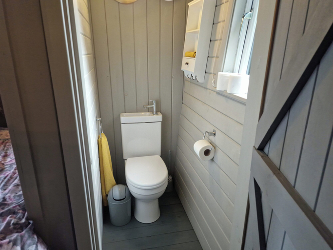 Bathroom 3, Glan yr Afon Dau - Relax, Recuperate, Hot Tub, Powys