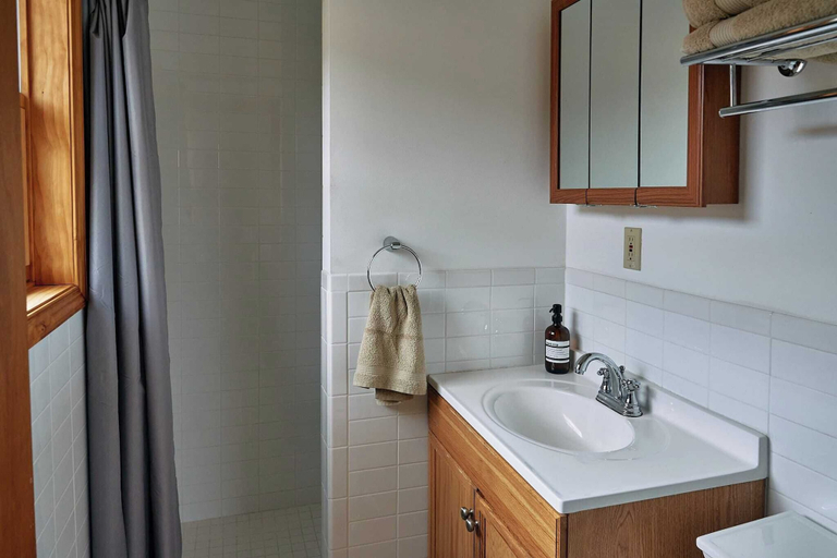 Bathroom 4, Meadow House at Seminary Hill by Avantstay, Sullivan