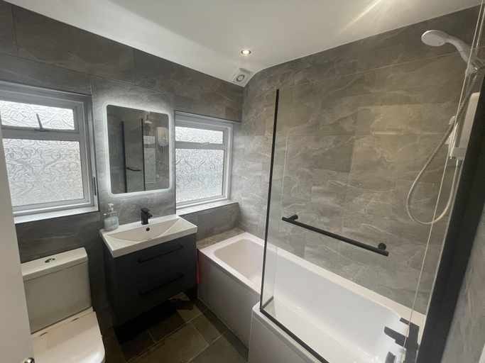 Bathroom 3, Cosy Heathrow Apartment With 2 Bedrooms, London