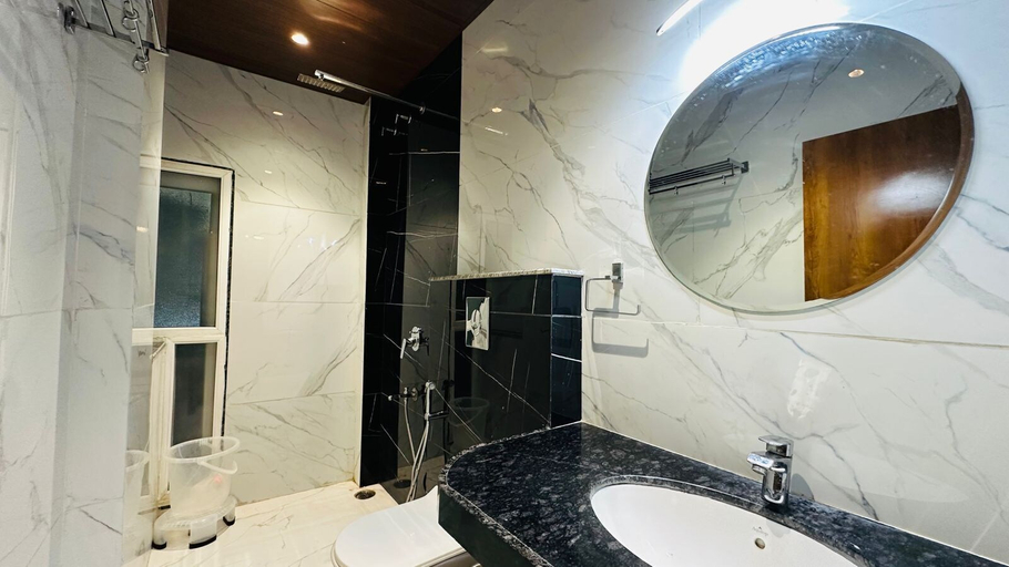 Bathroom 5, Hotel lotos inn, Udaipur