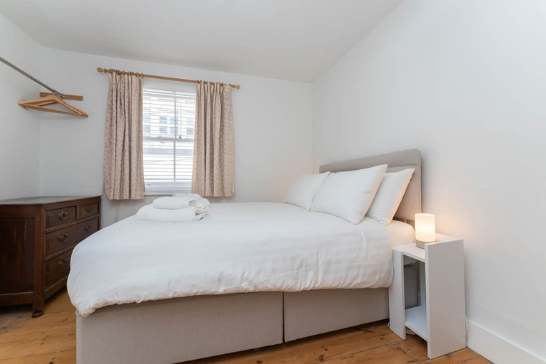 Room 5, Host Stay The Navy at Frederick Gardens, Brighton and Hove