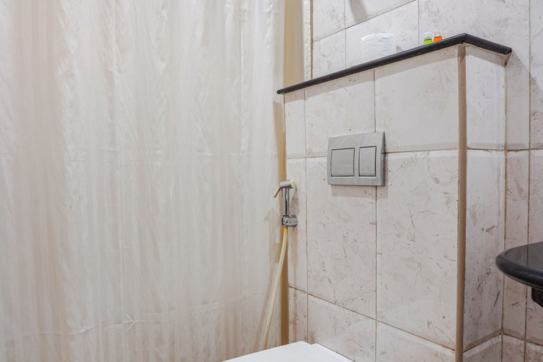Bathroom, Fabhotel Northern Suites, Bangalore