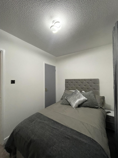Bedroom 2, Cosy Cardiff Apartment Near City Centre, Vale of Glamorgan