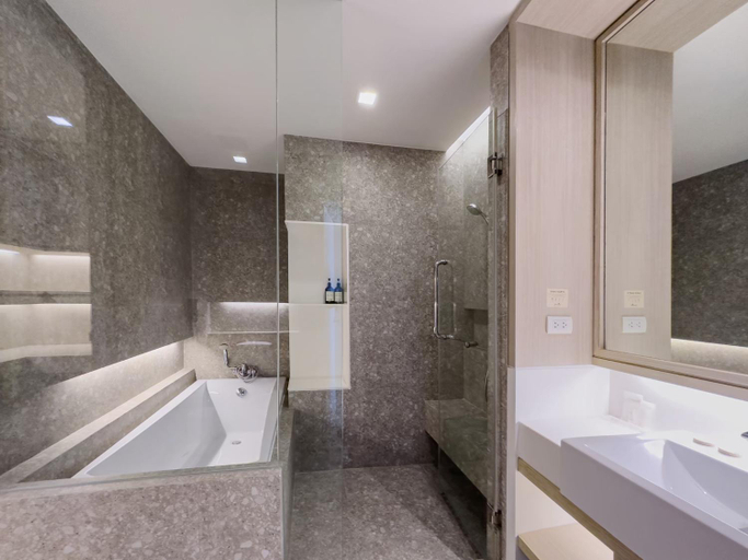 Bathroom 12