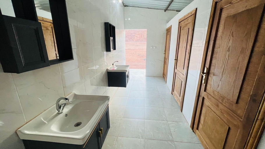 Bathroom 4, Wadi Rum Hikes & Camp, Quaira