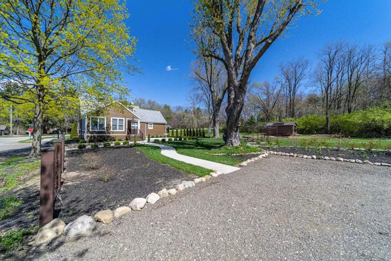 Exterior & Views 2, Modern Home Just 10 Mins to Notre Dame 18384, Saint Joseph