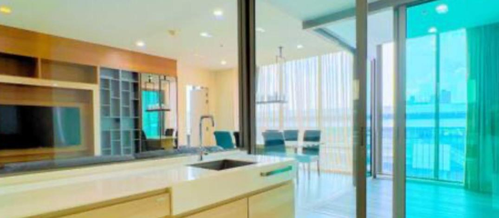 Others 2, BTS Wongwienyai 2B2B, Khlong San