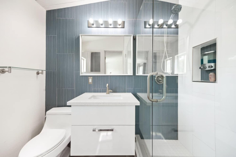 Bathroom, Club 915 Getaway- Pool BBQ and Pet Friendly, Riverside