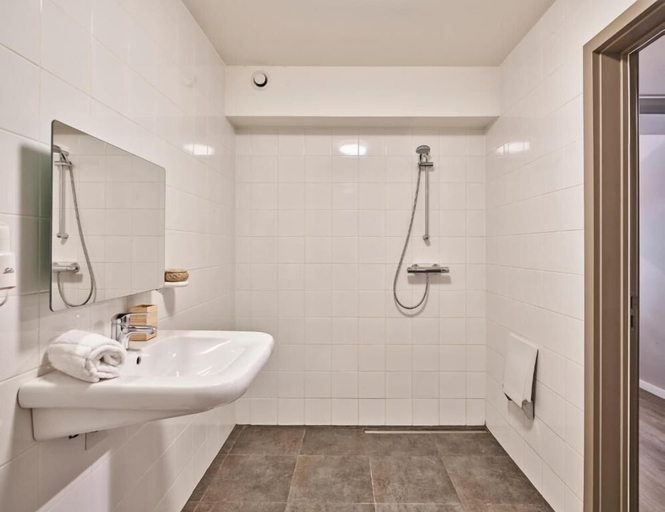 Bathroom 5, Green Resort Limburg, Limburg
