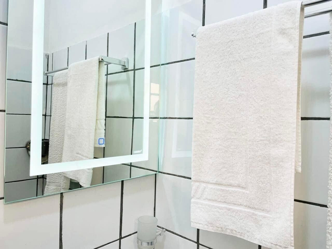 Private kitchen 3, 1 Bed Studio Sleeps 2 - Canal View, Wifi, Parking, Wouri