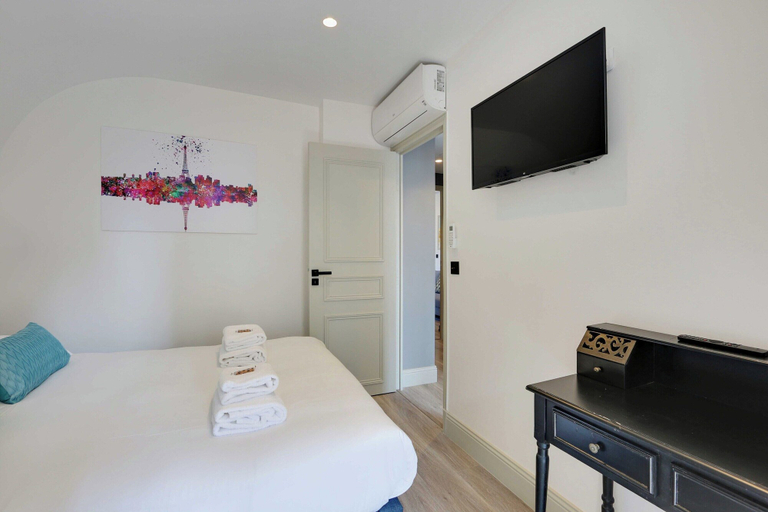 Bedroom 3, Chic Apartment - 2br/6p - Roquette, Paris
