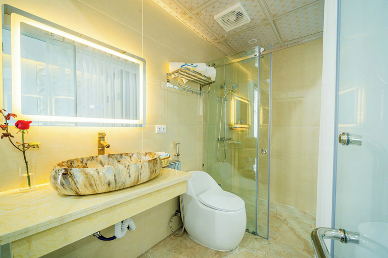 Bathroom 4, Villa Hanh Phuc Bai Chay, Hạ Long