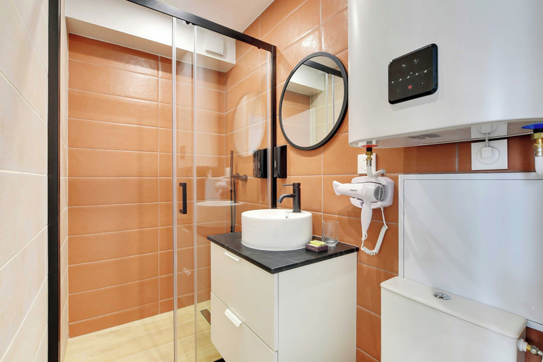 Bathroom, Cosy and Bright Little Apartment - Menilmontant, Paris