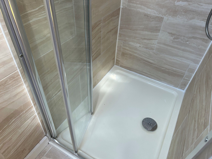 Bathroom 3, Entire Seaside Home 6 Private Bedrooms Sleeps 10, Wirral