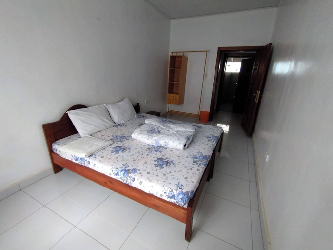 Room 3, Captivating 4-bed House - Garden & Free Parking, Kicukiro