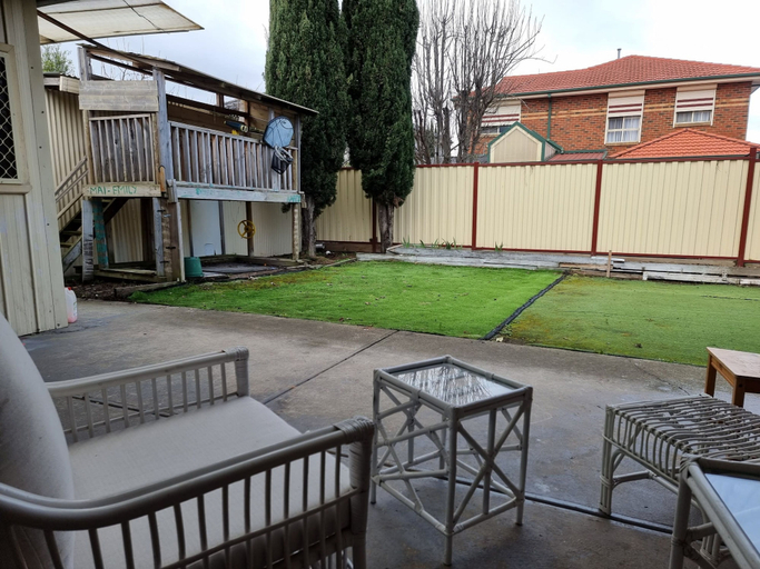 Room 2, 5 Bedrooms Spacious Home, Melbourne