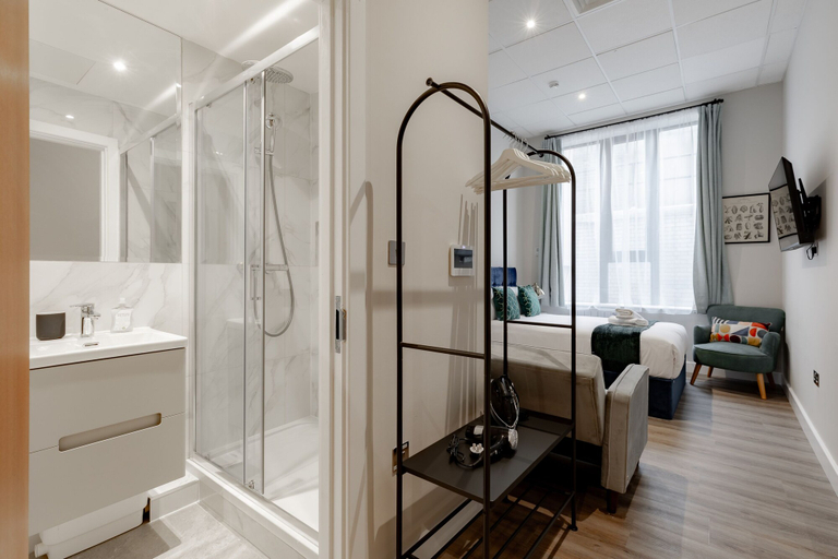Bathroom 3, Hyde Park Studios , London