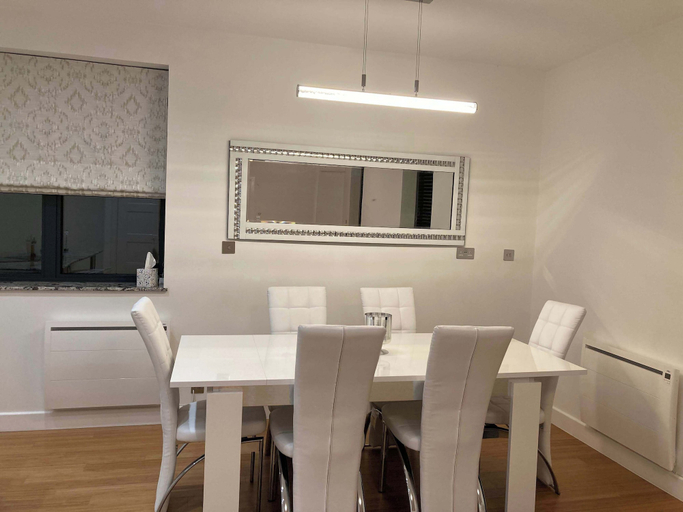 Dining 2, London Dreamhouse With 3 Bedrooms, London