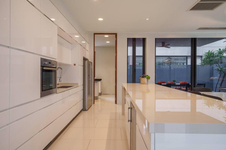 Private kitchen 4, Ekkamai Villa Sleeps 12 With Cinema, Wattana