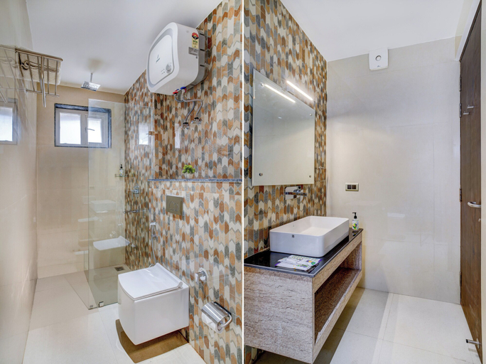 Bathroom, Treebo Corporate Inn, Gautam Buddha Nagar