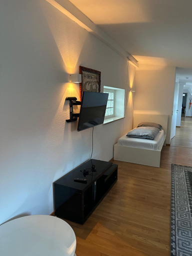 Bedroom 1, Al Nafurah Apartments, München