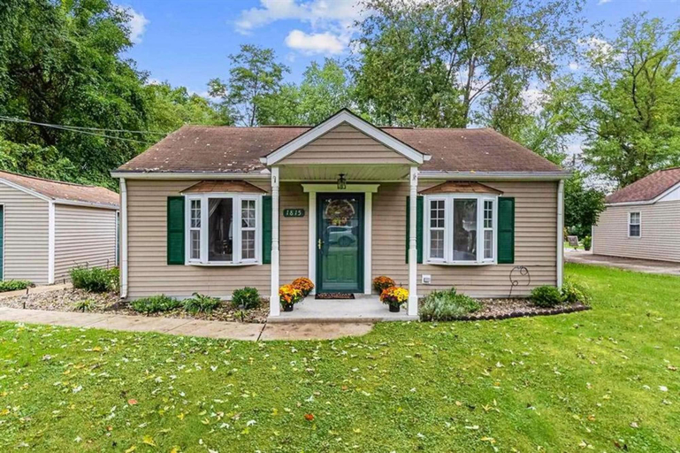 Exterior & Views 2, 3 Blocks From Nd 3 Bedroom 2 Bath Home 1815, Saint Joseph