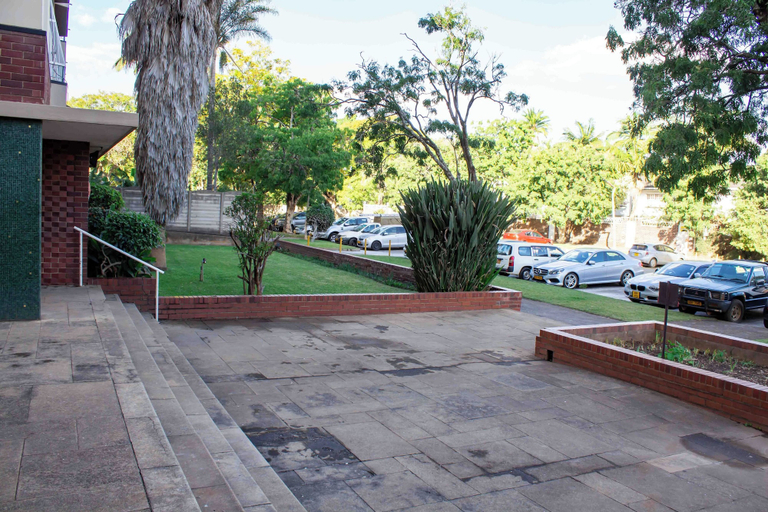 Property grounds 2, Apartment Sleeps 4 2 Baths Free Parking, Harare