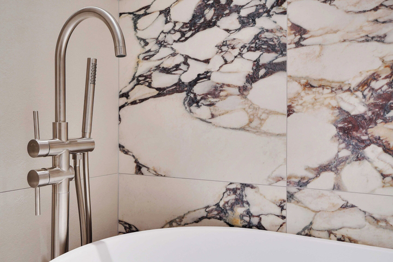 Bathroom 4, Modern Apartment - 2br/6p - Bonne-nouvelle, Paris