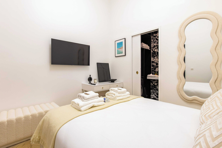 Bedroom 3, Chic House - 3br/8p - Ternes/arc de Triomphe, Paris
