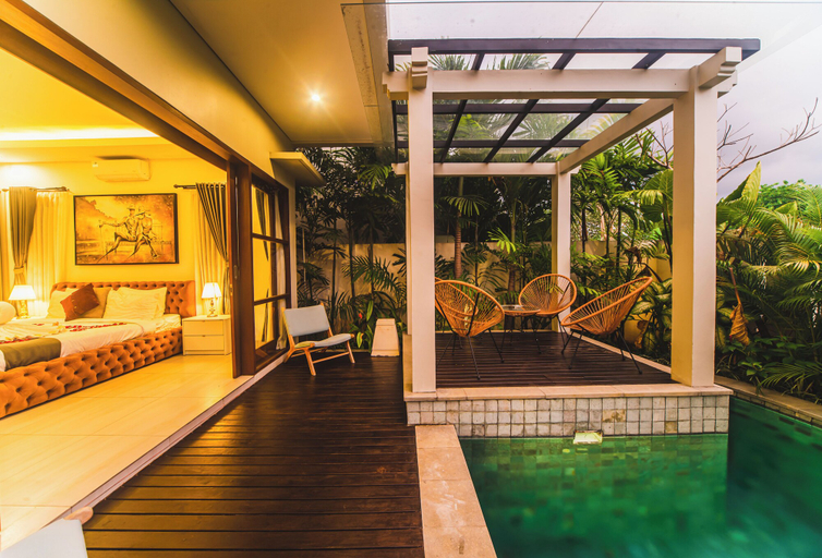 Swimming Pool 25