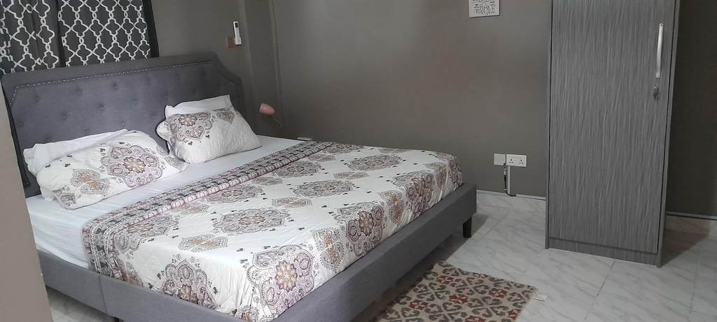 Room 4, 1 Bed Sleeps 2 Apartment - Free Parking - Tv, Awutu Efutu Senya
