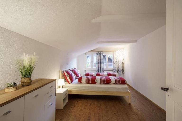 Bedroom 2, StayBrienz - Lake Brienz Holiday House, Interlaken