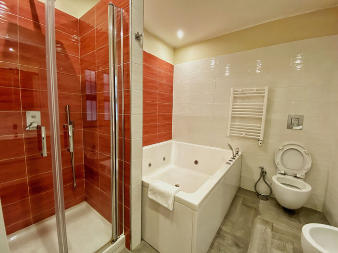 Bathroom 5, MAIN - Municipio, Napoli