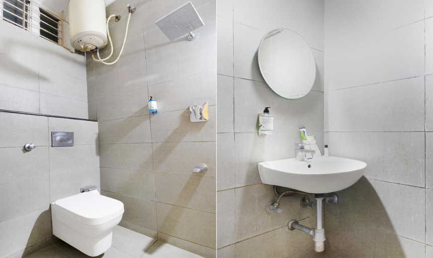 Bathroom 4, Treebo RR Residency, Sanjay Nagar, Bangalore