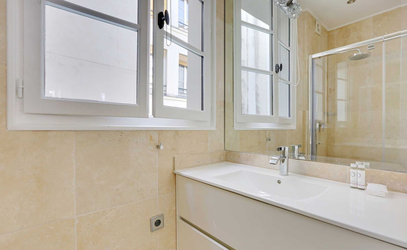 Bathroom 5, Elegant Apartment - 2br/6p - Musee D'orsay, Paris