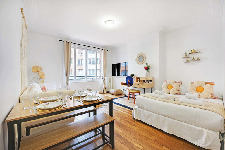 Bedroom 4, Charming Apartment -4p- Near Arc de Triomphe, Paris