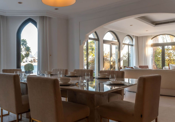 Room 5, Luxury Private Pool Villa w Pvt Beach on Palm, Dubai