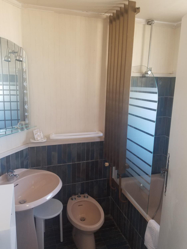 Bathroom 4, Studio Vernet les Bains, Pyrénées-Orientales