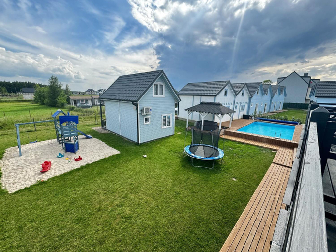 Exterior & Views