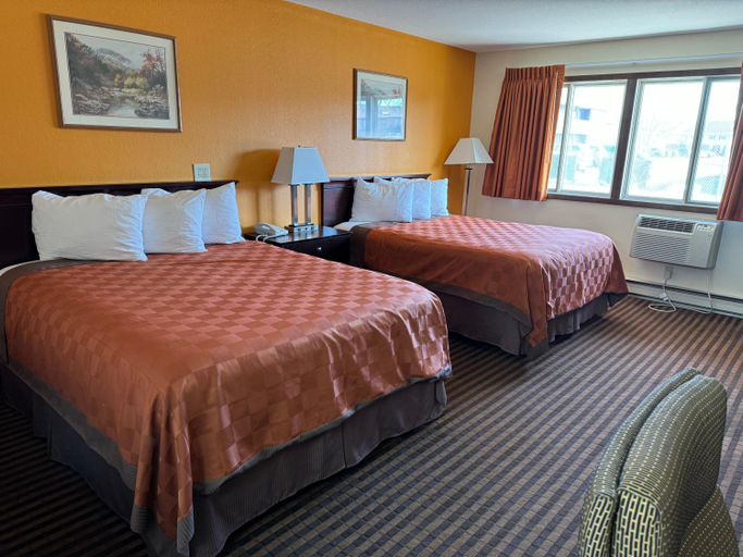 Bedroom, Scottish Inn & Suites - Eau Claire, Eau Claire