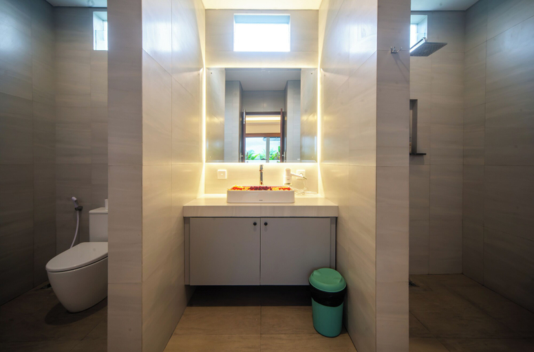 Bathroom 8