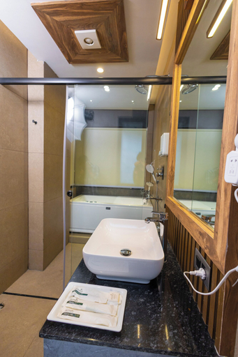 Bathroom 5, Pleasant Tree Hotels, Dehradun