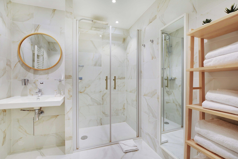 Bathroom, Exceptional triplex with terrace - Montmartre, Paris