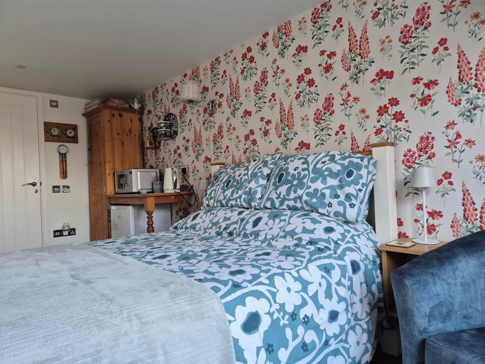 Room 4, Flower Garden Studio in Sheringham-cycle Friendly, Norfolk