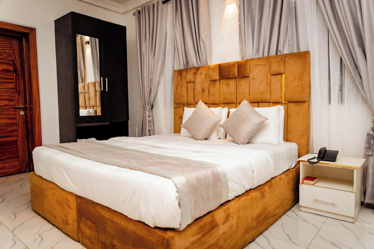 Room 4, 2-bedroom Flat Lekki Phase 1 - Pool - Spa, Eti-Osa