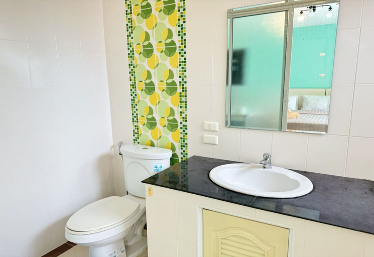 Bathroom 4, Collection O Bupamontra Chiangmai, Muang Chiang Mai