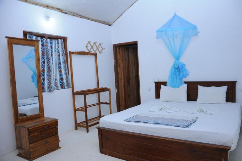 Bedroom 3, Alankuda Dolphin Village Hotel, Kalpitiya